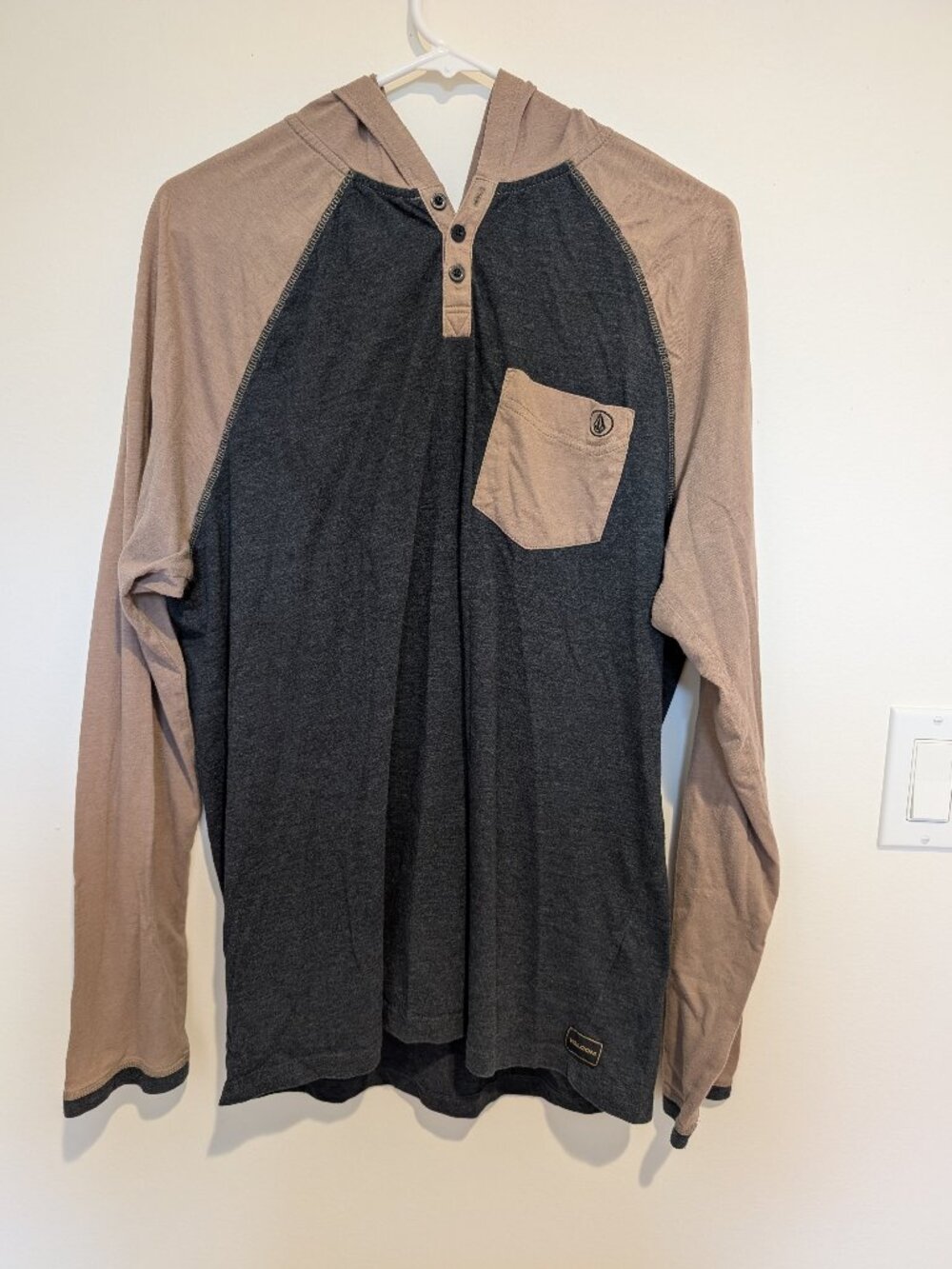 Volcom Lightweight, Long Sleeve, Hooded Henley Pullover. Size XL